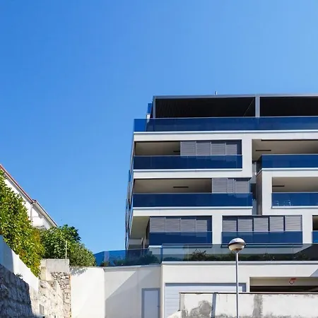 Luxury Penthouse V Apartment Split